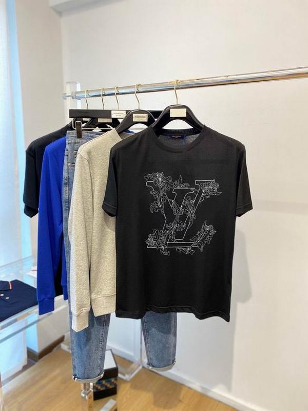 Louis Vuitton Men's T-shirts 1045